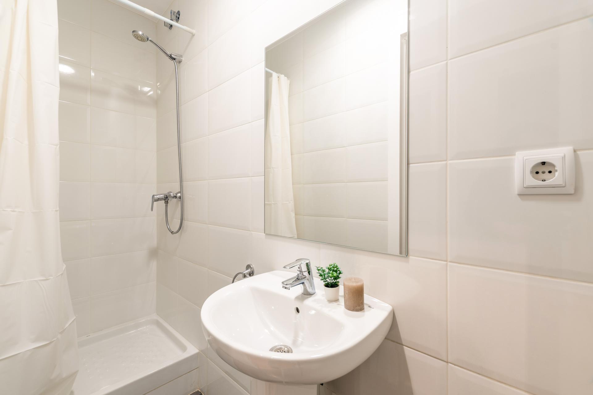 CAS81 2-1 - H3 Private bathroom