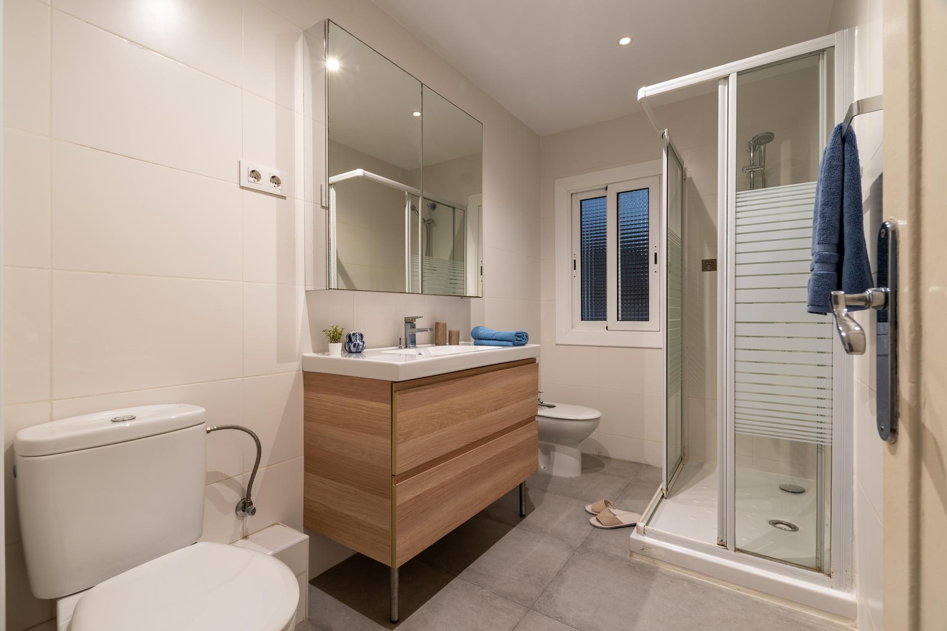 CDC456 2-3 H4 Private bathroom