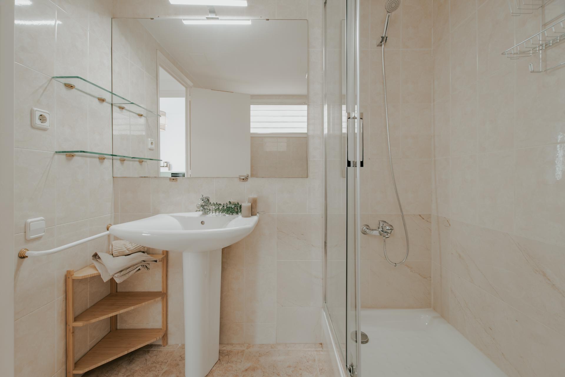 DIAG511 - H3 Private Bathroom