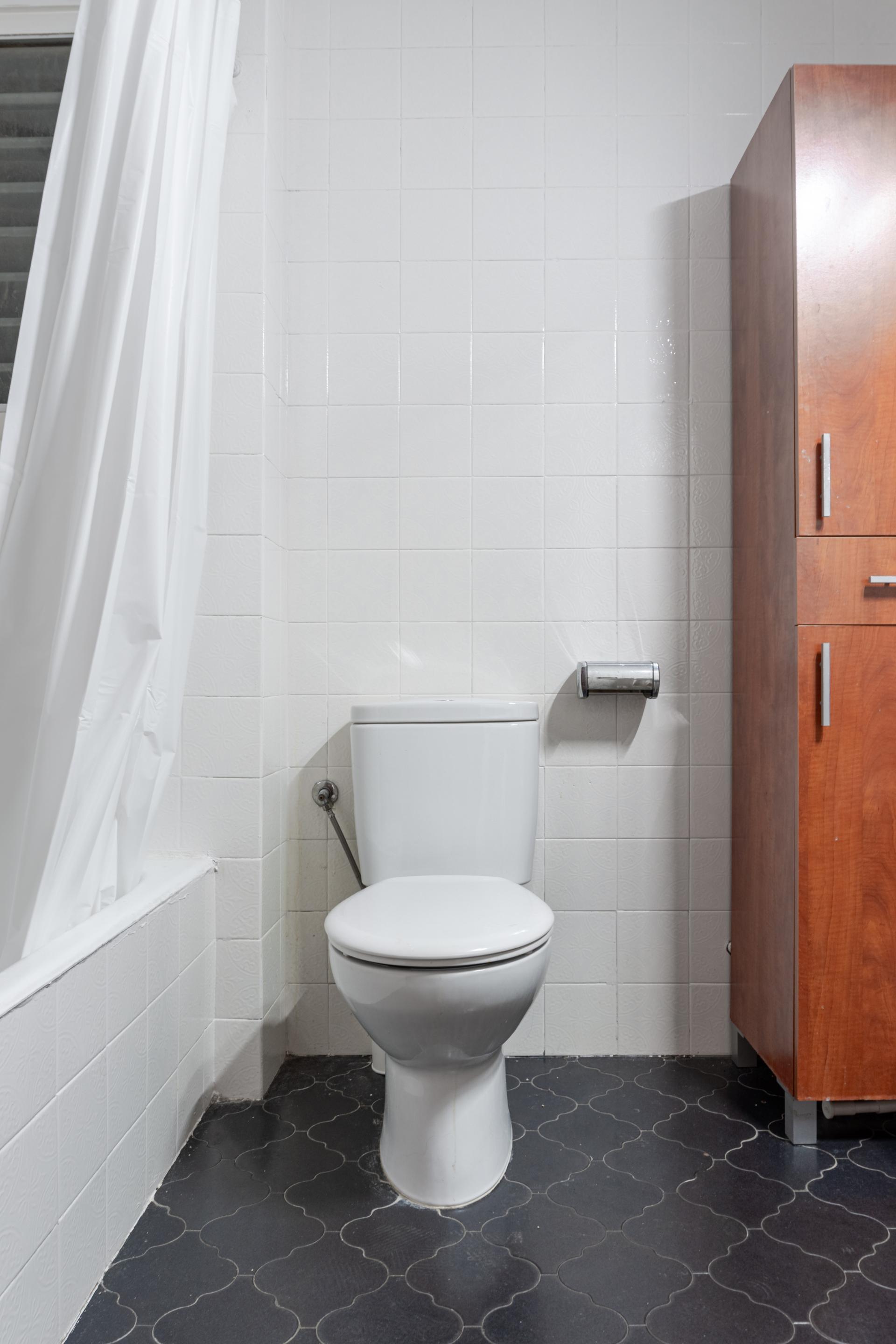 PROV84 - H4 Private bathroom