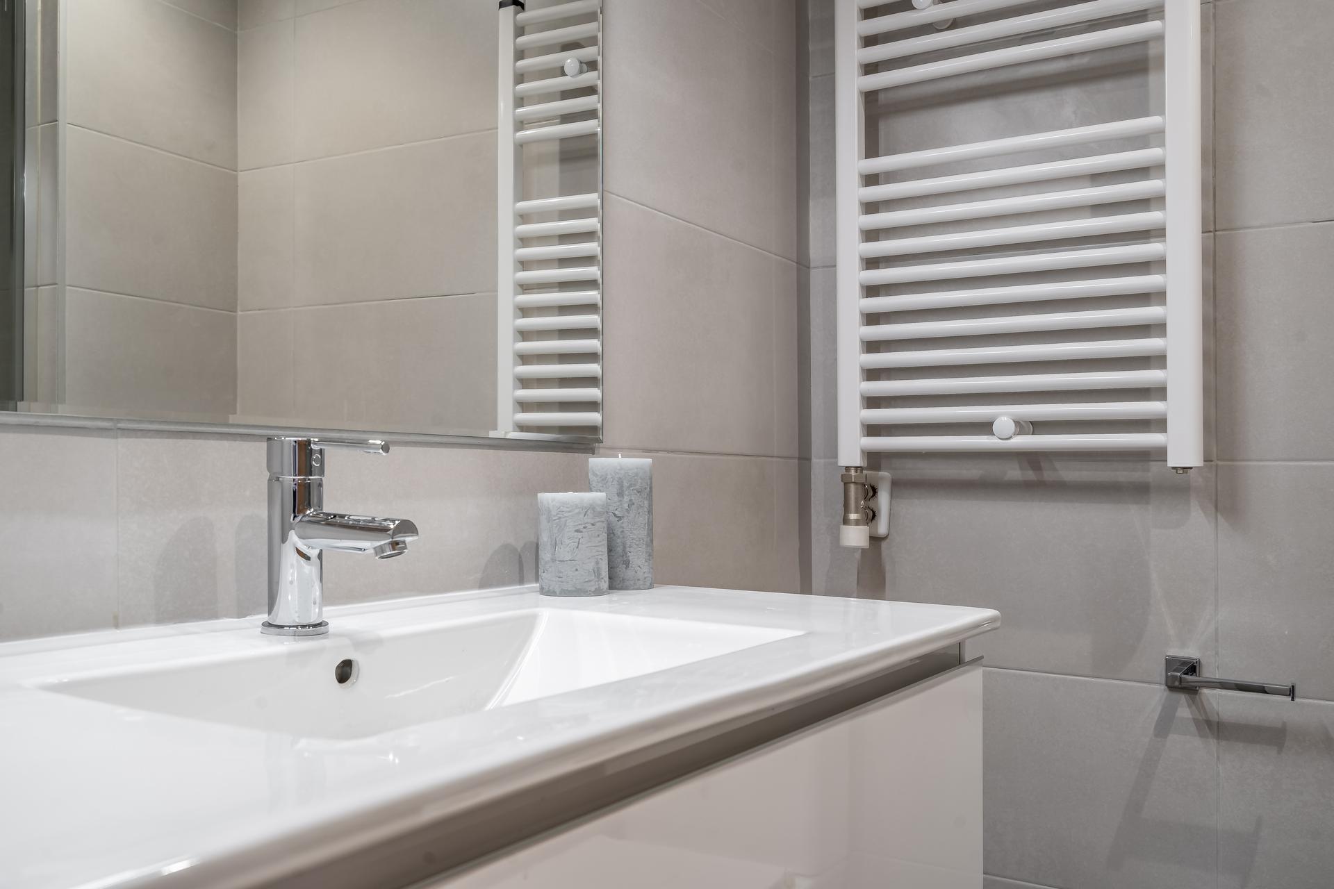 VILL213 -1 H3 EXTERIOR BATHROOM