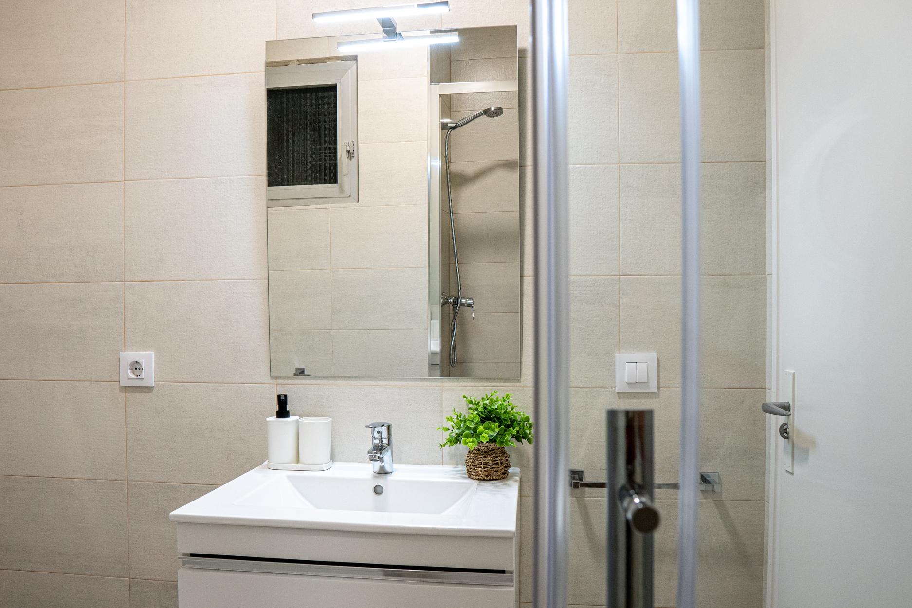 CEABER37 - H3 PRIVATE BATHROOM