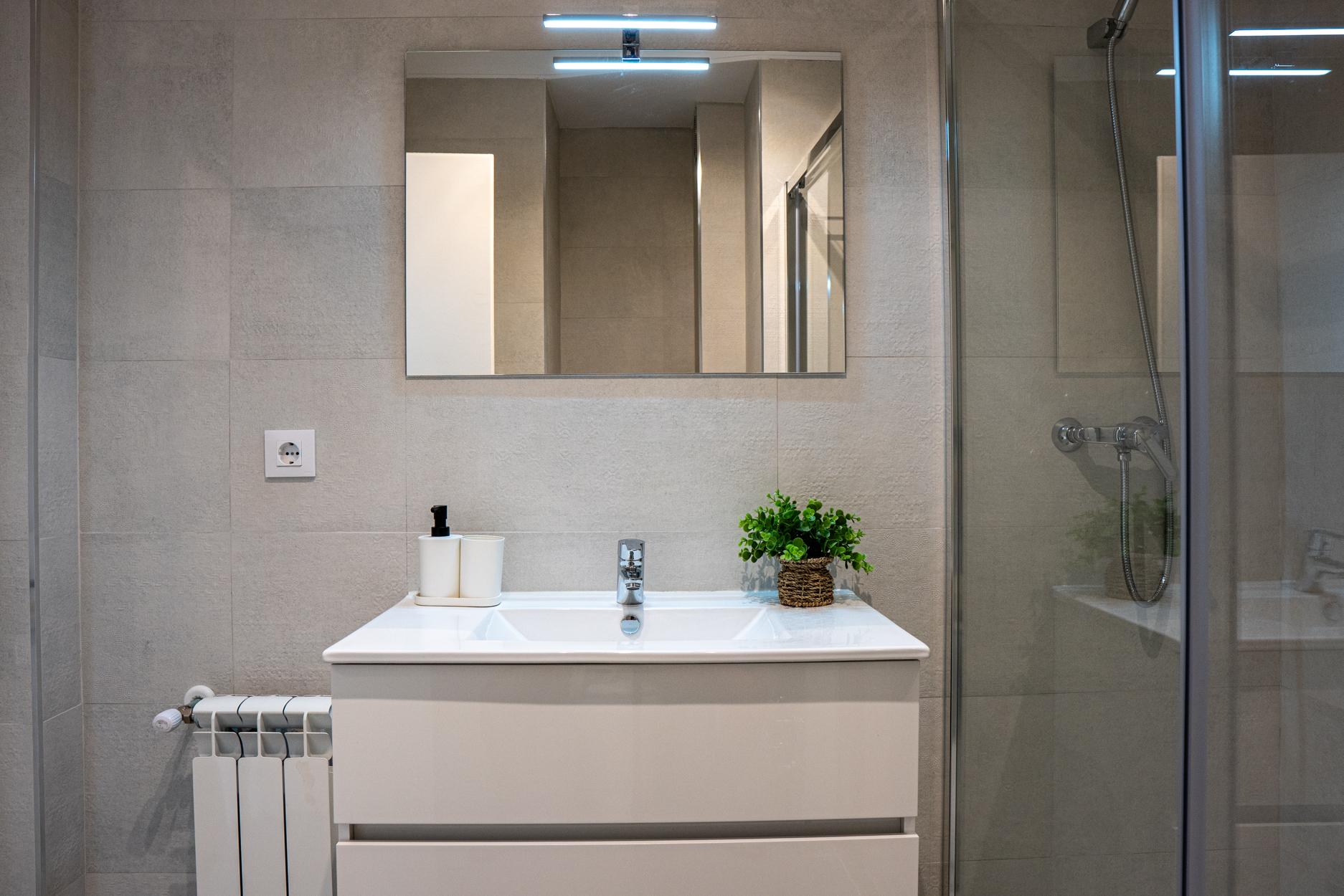 CEABER37 - H6 PRIVATE BATHROOM