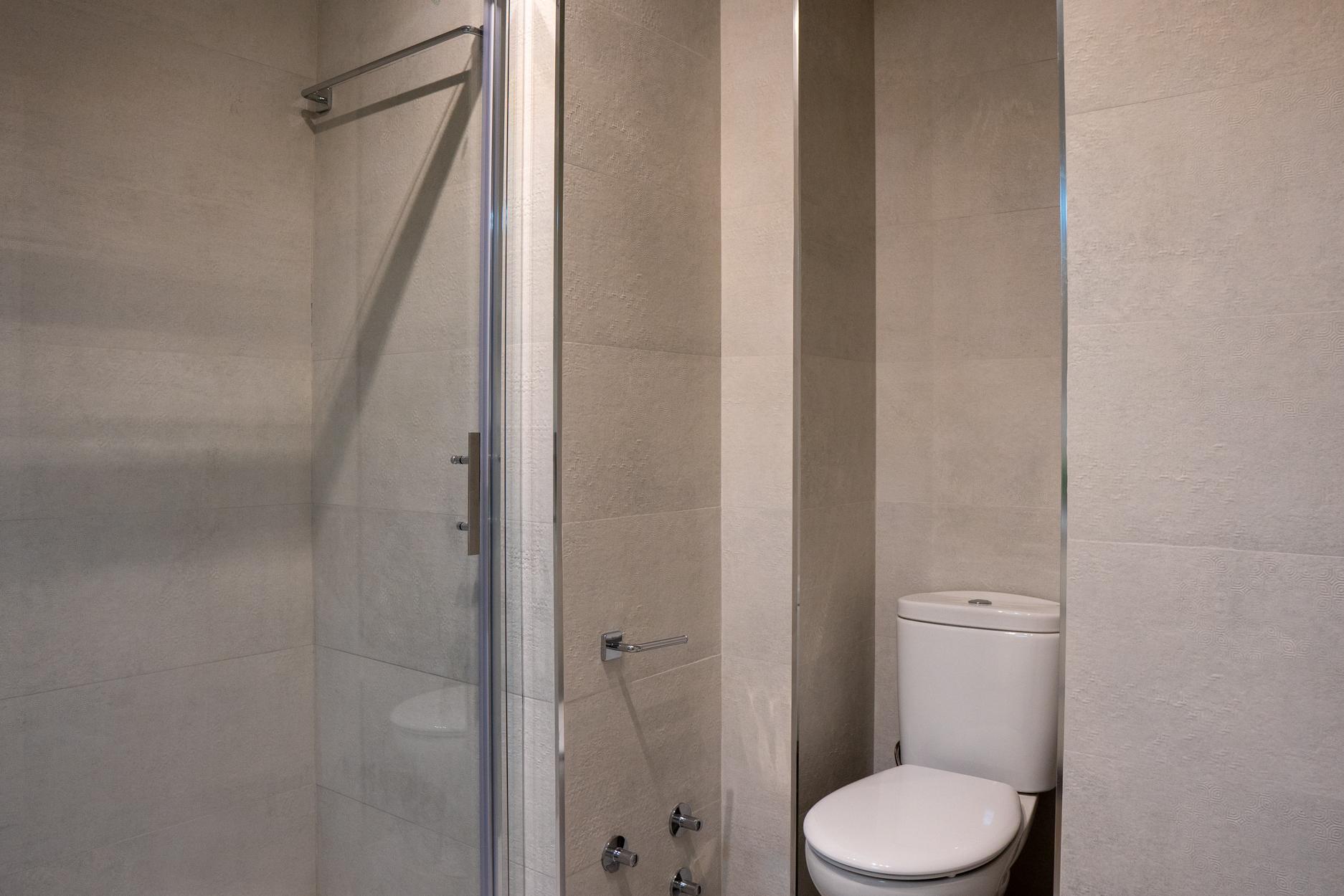 CEABER37 - H6 PRIVATE BATHROOM