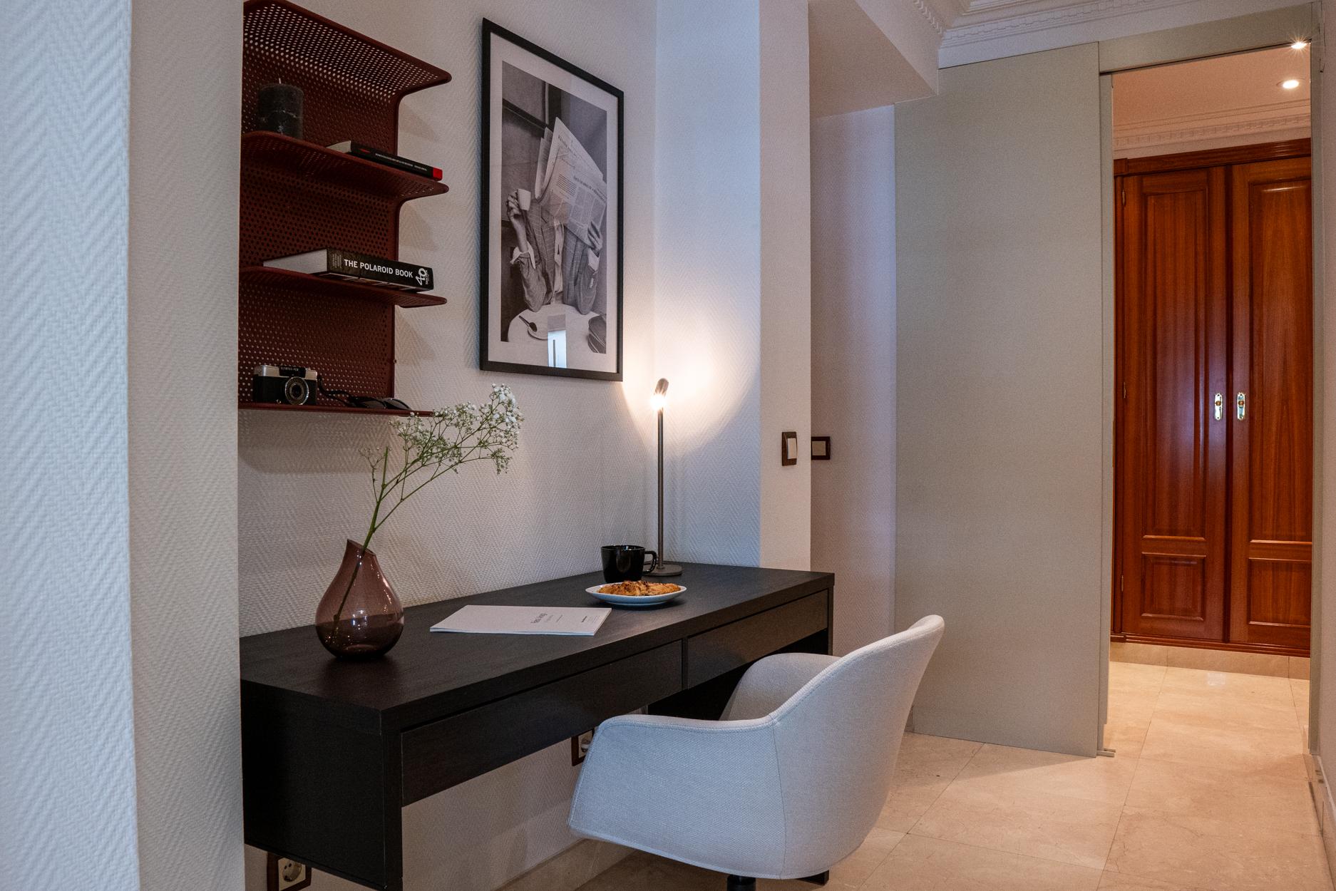 GUZBU102 - H1 PRIVATE BATH, WALKING COSET