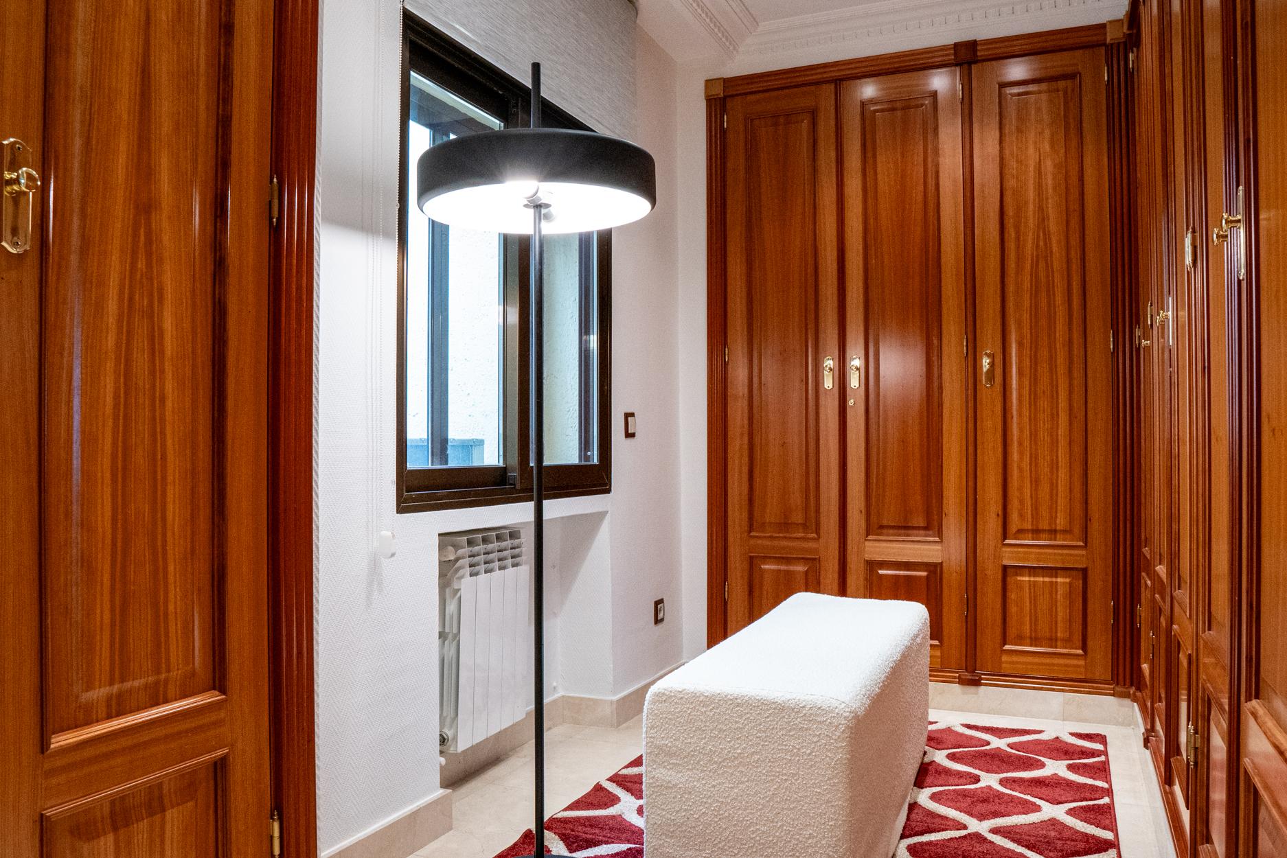 GUZBU102 - H1 PRIVATE BATH, WALKING COSET