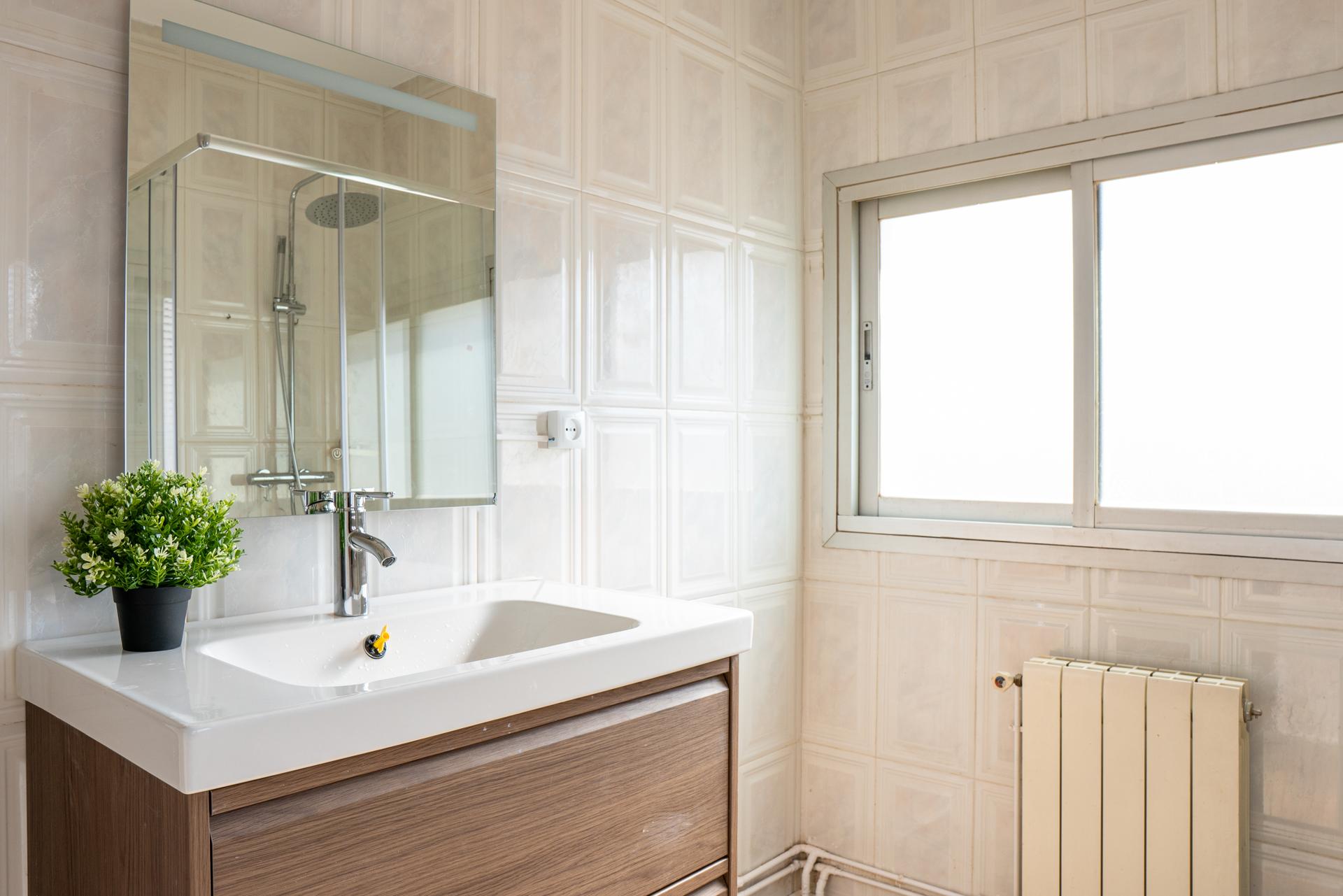 MIL33 - H4 Private bathroom