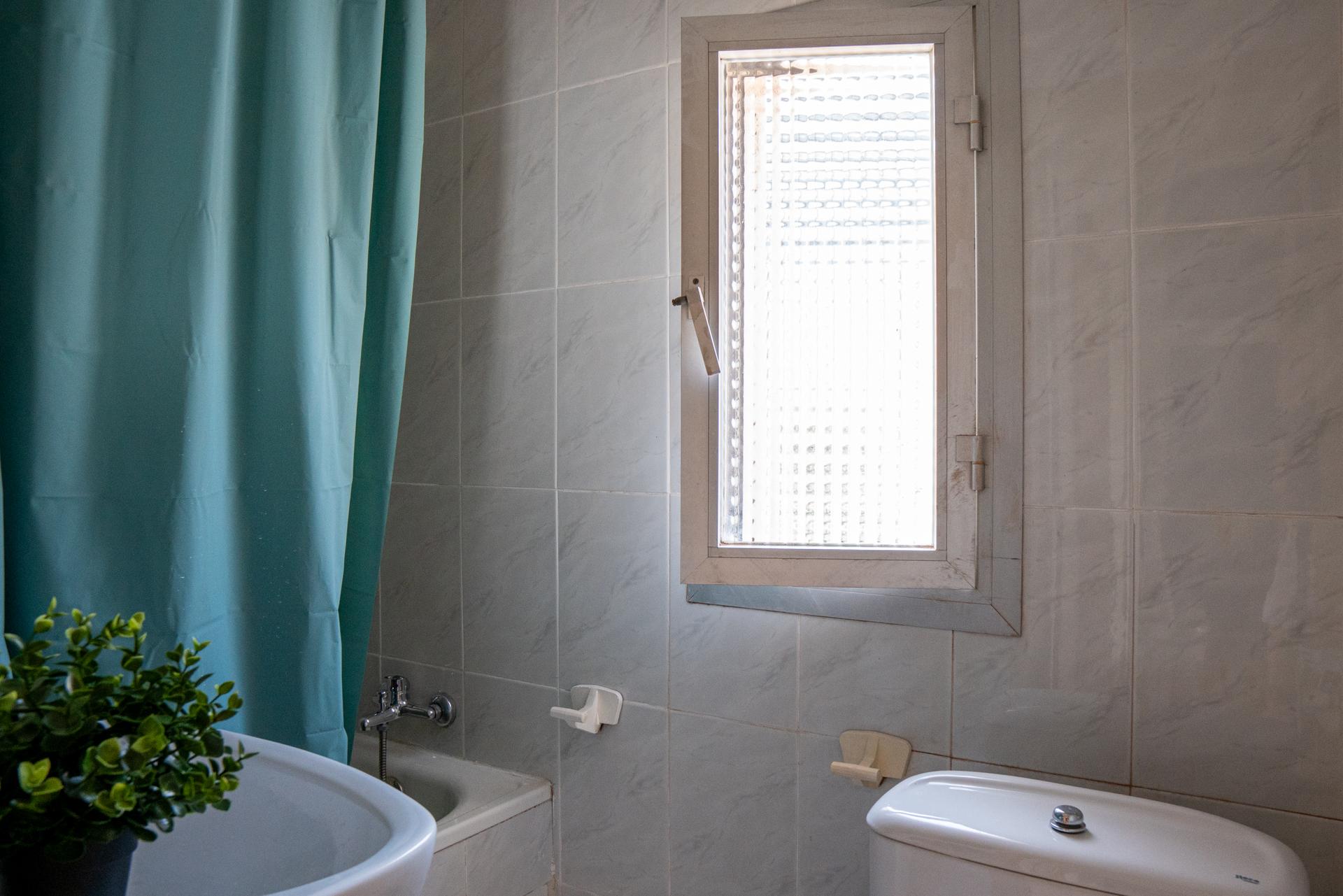 MIL33 - H5 Private bathroom