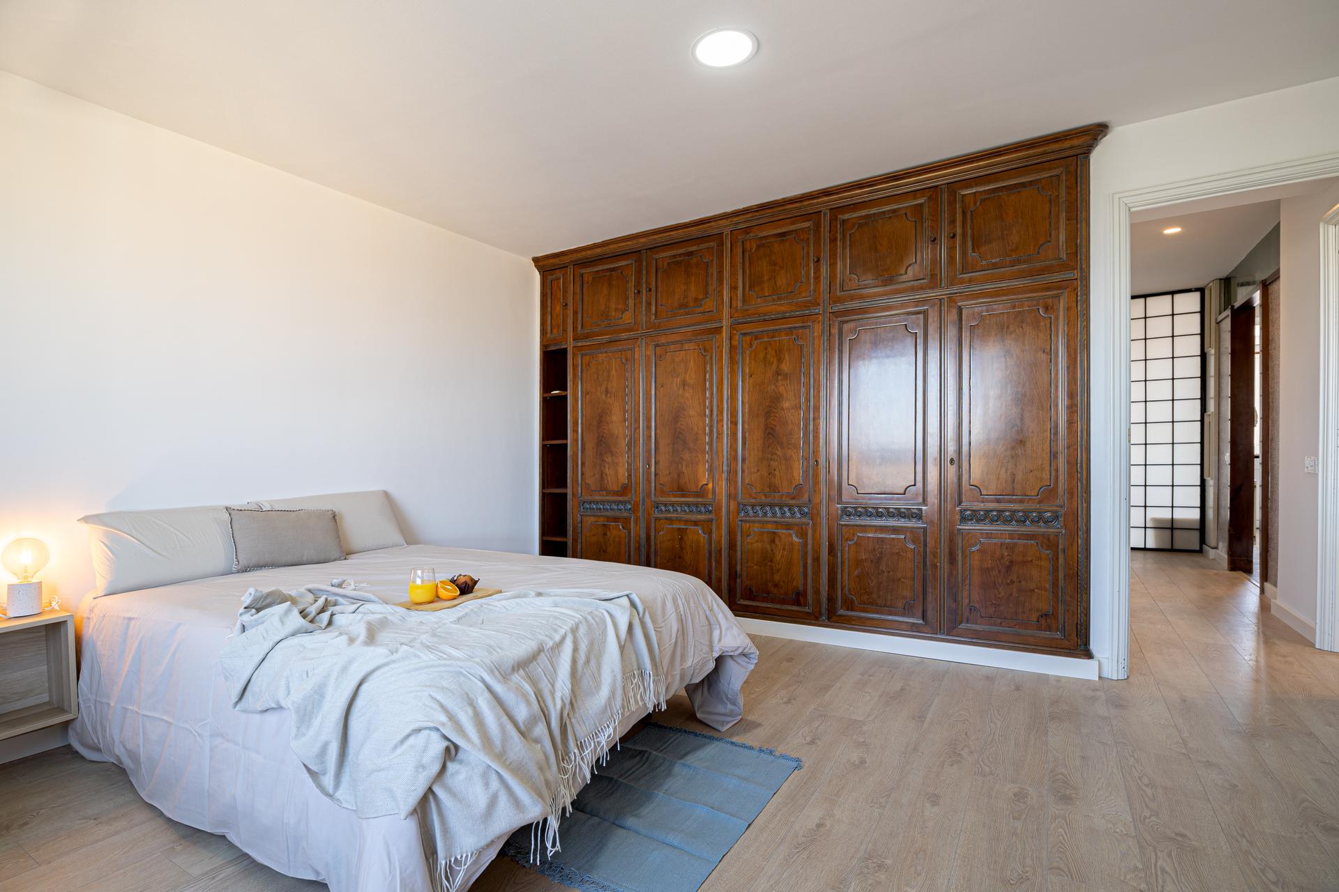 AREIG5 - H4 ARMARIO GRANDE MADERA