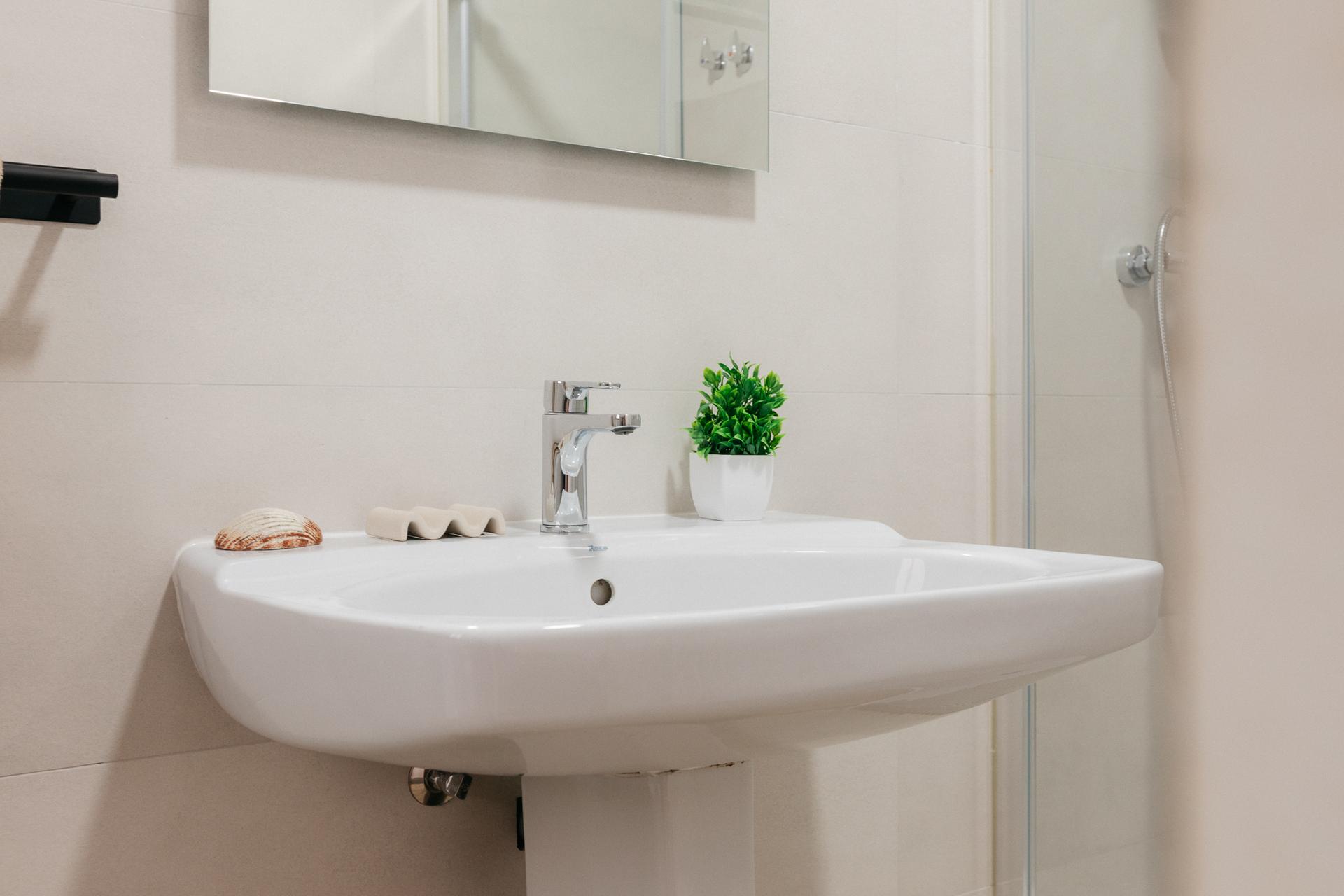 PMAR6 - H6 Private bathroom