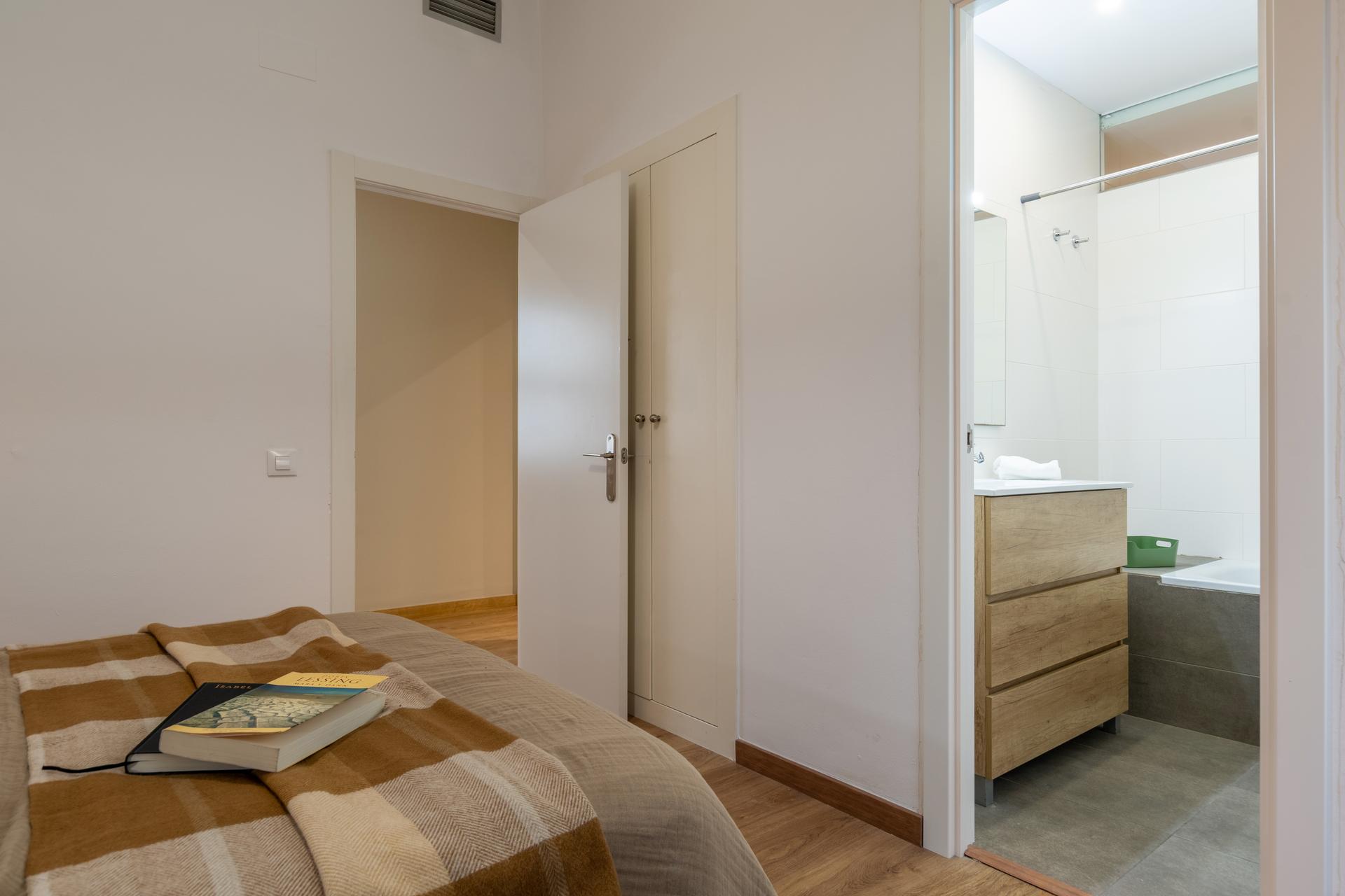 CDC456 5-2 H2 Private bathroom